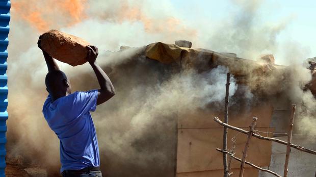 A shack fire breaks out in the Zamimpilo informal settlement. Poor living conditions complicate efforts to link mine waste to health issues. Image by Mark Olalde. South Africa, 2017. A shack fire breaks out in the Zamimpilo informal settlement. Poor living conditions complicate efforts to link mine waste to health issues. Image by Mark Olalde. South Africa, 2017.