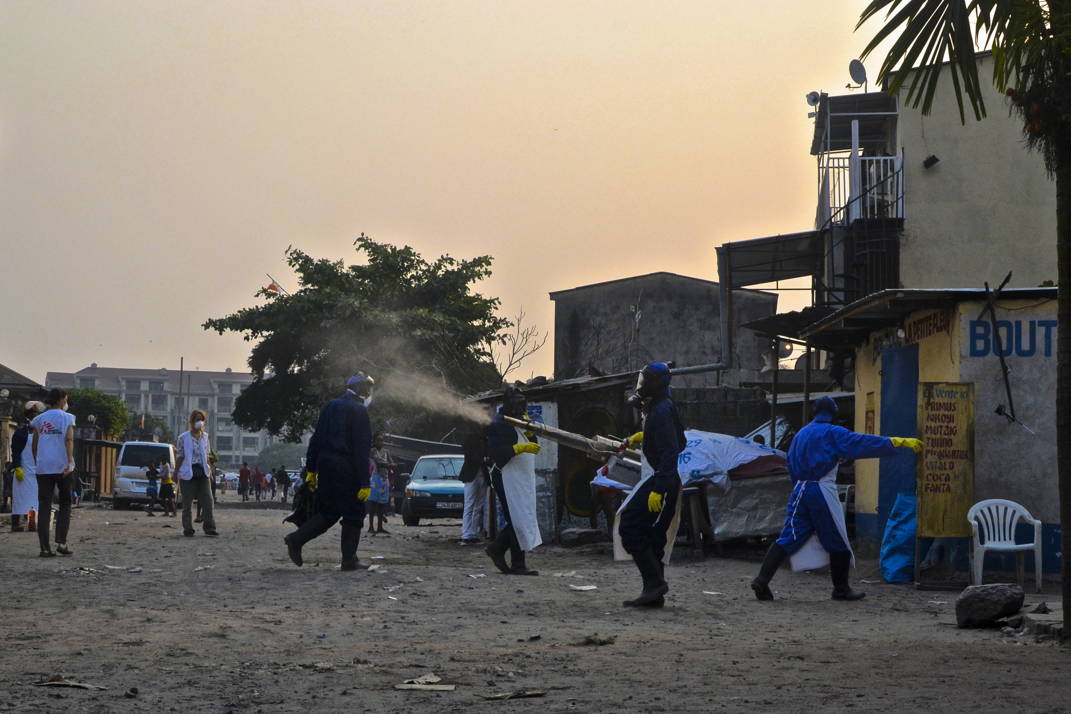 Vector control workers fumigate yellow fever breeding grounds in a neighborhood of Kinshasa. Image by Emily Baumgaertner. DRC, 2016.