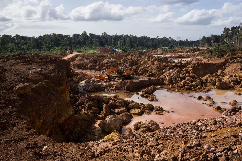 In easily accessible settlements like Brownsweg, a small Maroon village in Suriname's interior, a majority of the population is involved in mining. Image by Bram Ebus. Suriname, 2020. In easily accessible settlements like Brownsweg, a small Maroon village in Suriname's interior, a majority of the population is involved in mining. Image by Bram Ebus. Suriname, 2020.