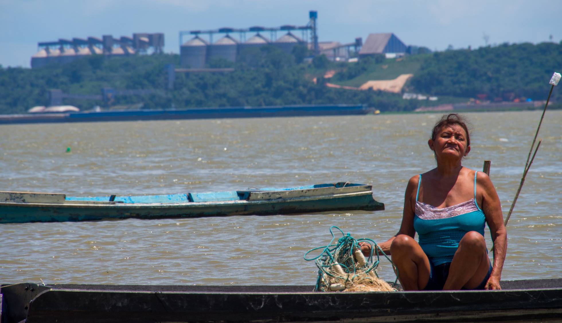 Fisherwoman María Clara Sousa Machado in her canoe on the Tapajós River. Image by Heriberto Araújo. Brazil, 2019. Fisherwoman María Clara Sousa Machado in her canoe on the Tapajós River. Image by Heriberto Araújo. Brazil, 2019.