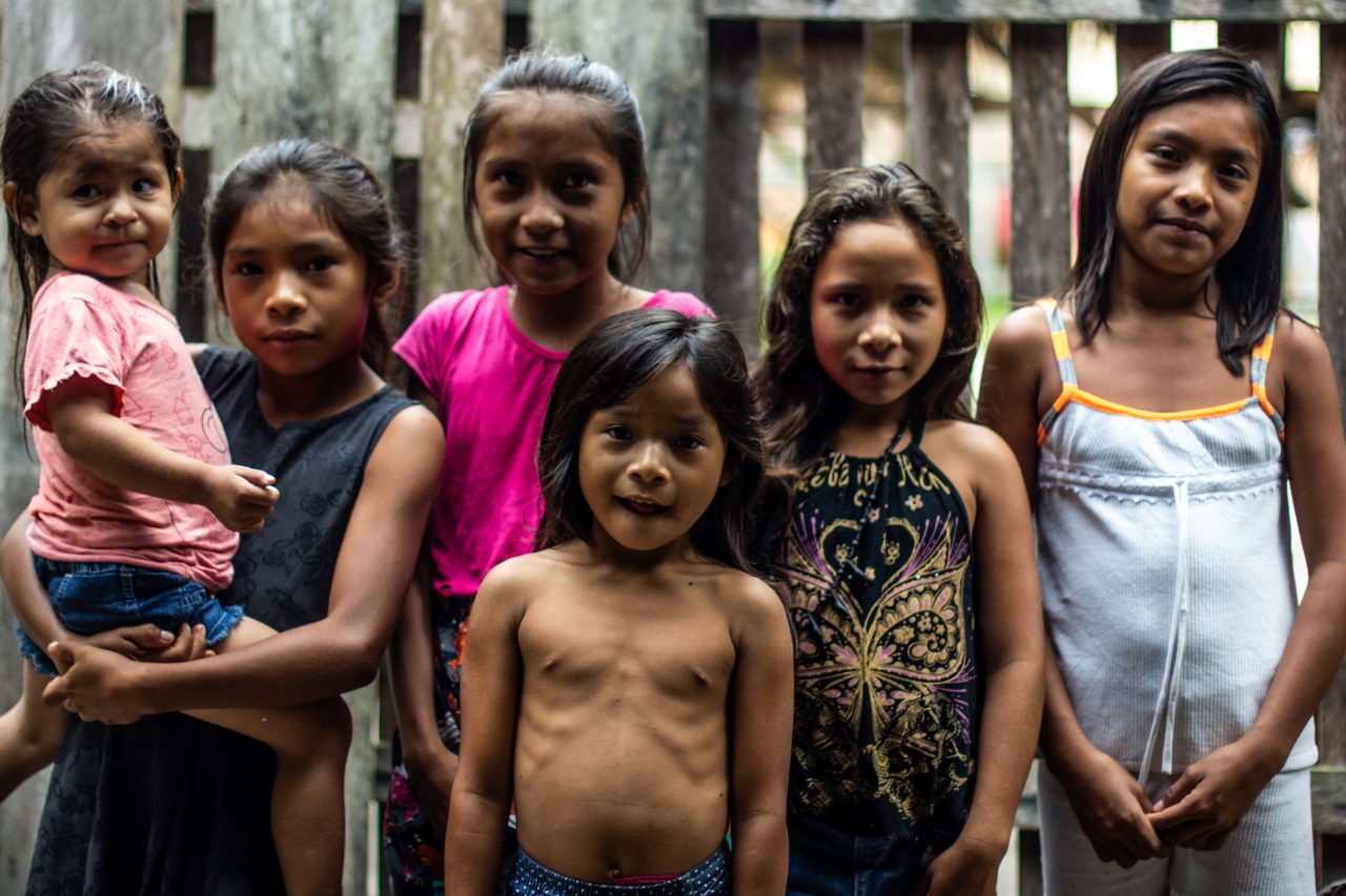 Crianças Sateré. Foto de Matheus Manfredini. Brasil, 2019. Crianças Sateré. Foto de Matheus Manfredini. Brasil, 2019.