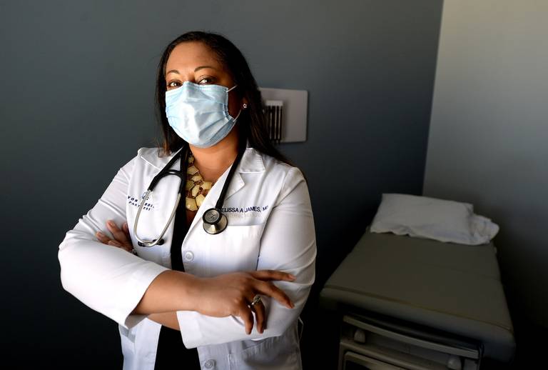 Image of a doctor wearing a medical face mask.