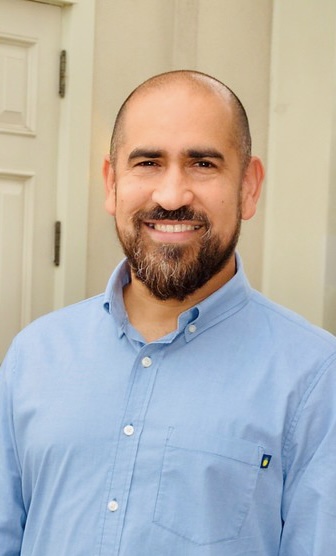 Headshot for Carlos Santini.