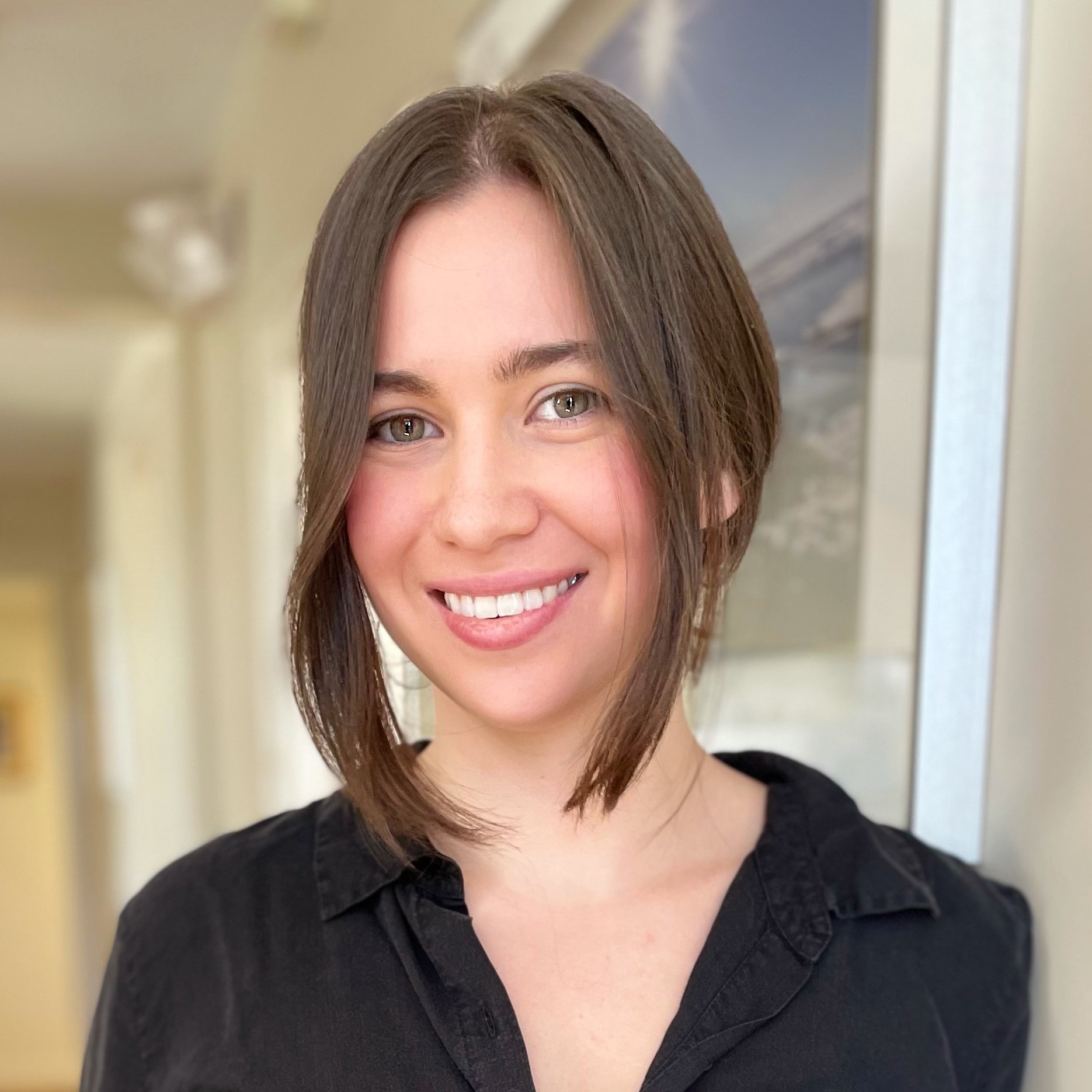 Eve Zuckoff headshot
