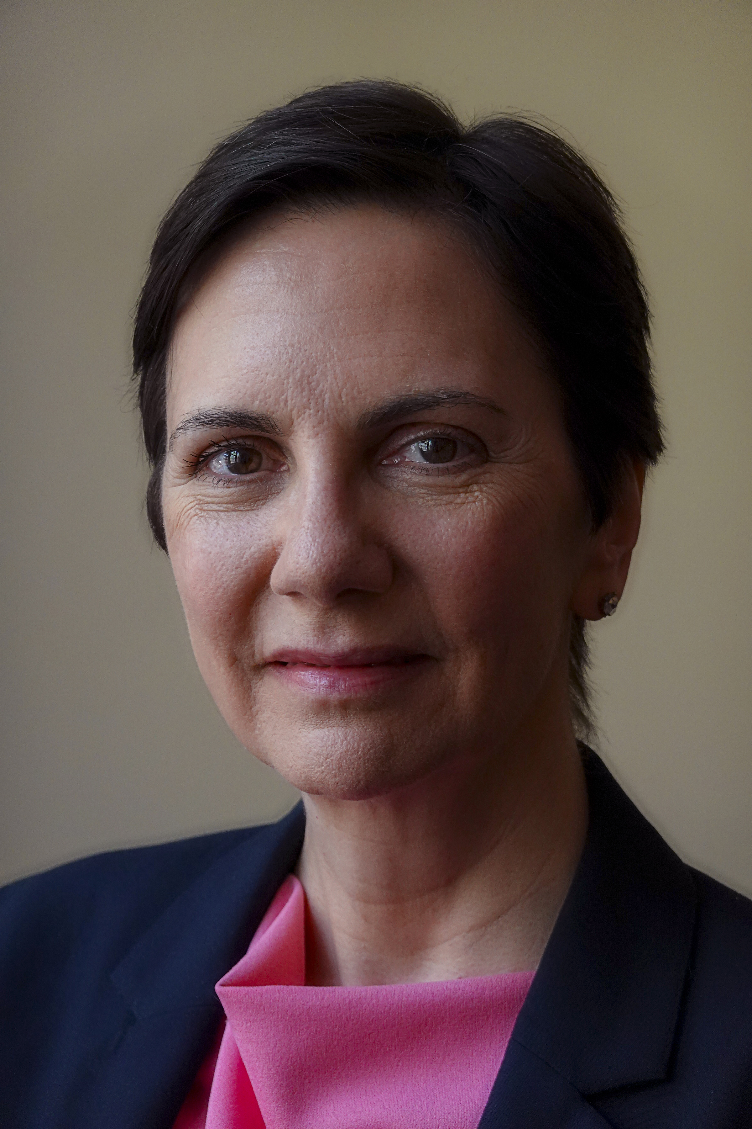 headshot of Lisa Gibbs