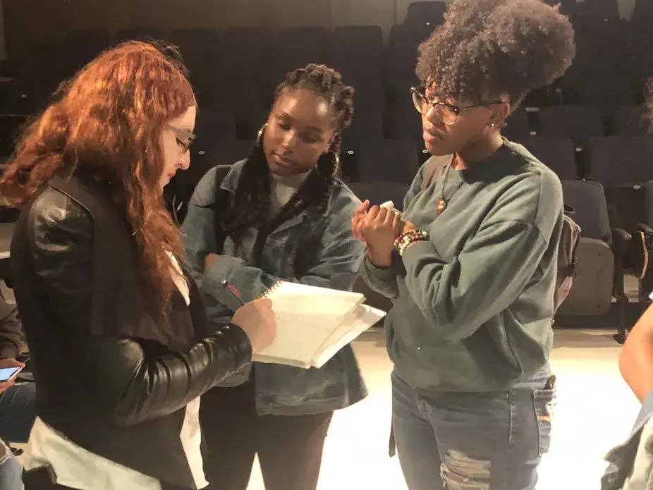 Isadora Kosofsky talks with photography students after her presentation at Kenwood Academy. Image by Hannah Berk. United States, 2019.