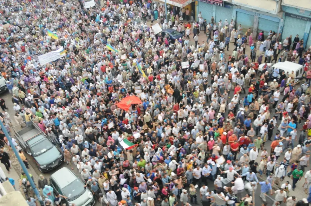 Young people turn out en masse to lobby for a role in the nation's future. Image by Imrane Binoual. Morocco, 2011. (CC BY 2.0)