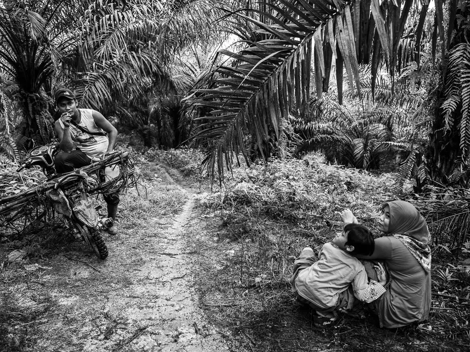 REST DAY. Sunday is a holiday for Asnia but Sunil works 7 days a week in the plantations. Image by Xyza Cruz Bacani. Indonesia, 2018.&nbsp;