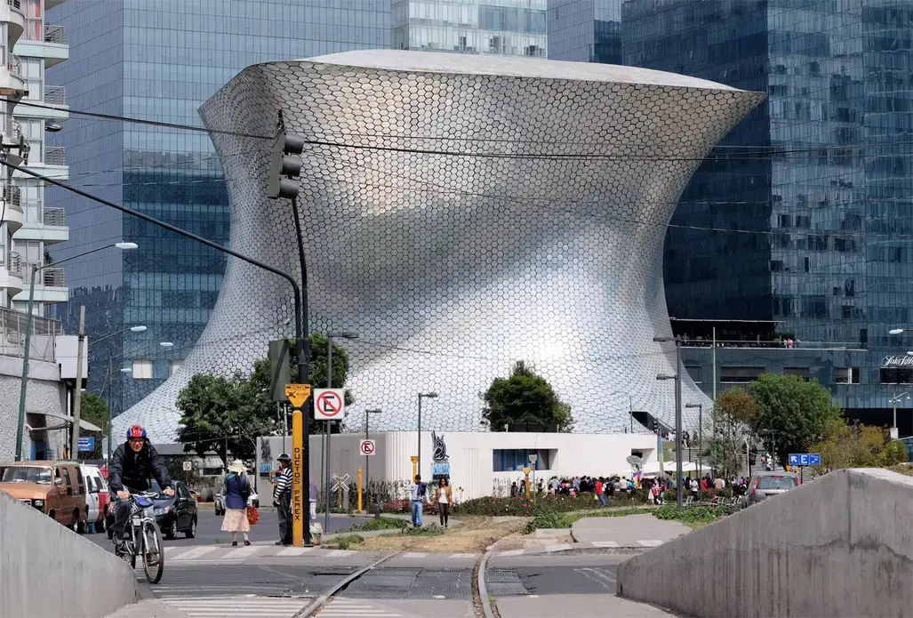 Museo Soumaya, designed by Fernando Romero for his client (and father-in-law) Carlos Slim, in the Nuevo Polanco district of Mexico City. Image by Lars Plougmann. Mexico, 2015.