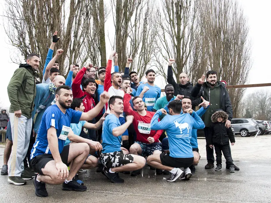 Applause for the blue shirts. Image by Ayyam Sureau. France, 2017.