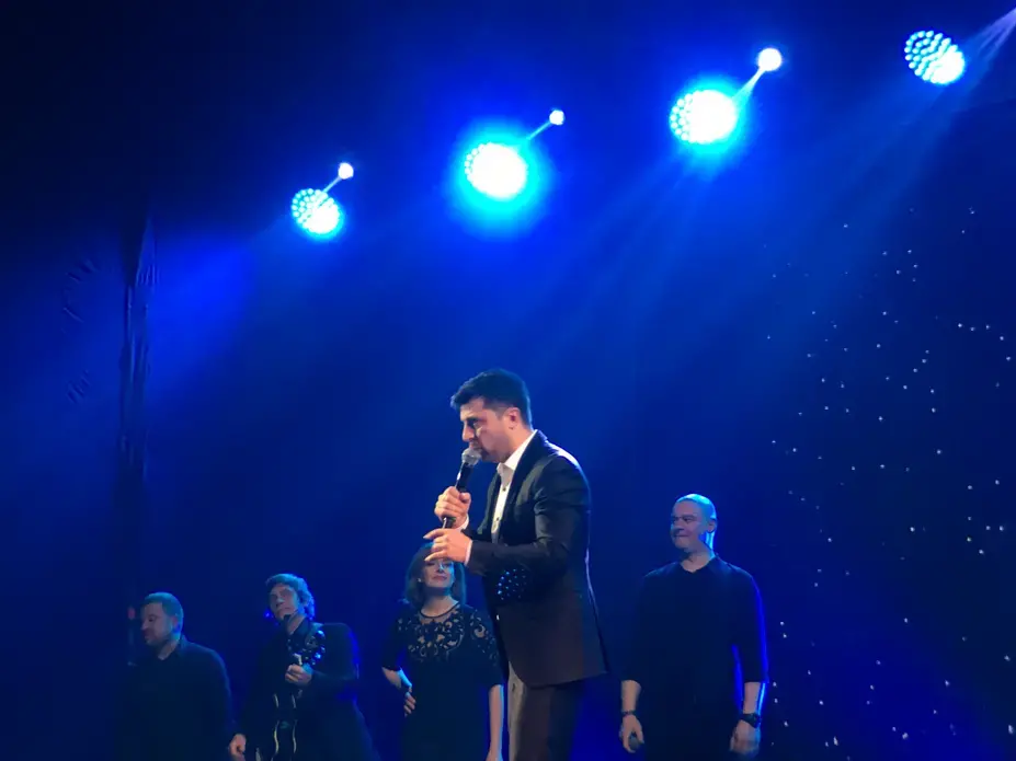 Volodymyr Zelensky performs in Brovary, Ukraine, before the first round presidential election. Image by Nina Jankowicz. Ukraine, 2019.