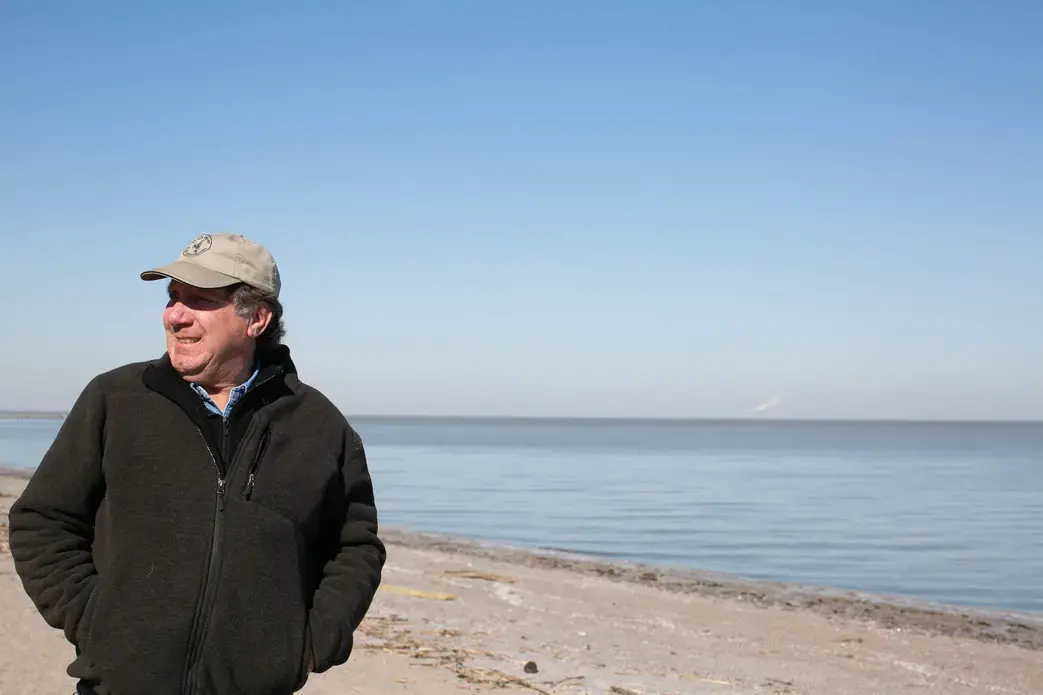 The Lake Erie shoreline. Image by Nina Ignaczak. United States, 2020.