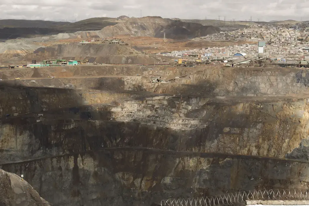 Zinc, which is the top metal mined at Cerro de Pasco and among the top five consumed worldwide, is the main ingredient of every American penny. Volcan sold US$399.6 million in 2016 — the bulk its total metal sales stayed in Peru (48%), which reported US$1.4 billion in zinc exports through 2016. The rest of Volcan's 2016 zinc output was exported to South Korea (19%), China (14%), Canada (6%) and the US (5%), according to Volcan's annual report. Image by Ricardo Martínez. Peru, 2018.
