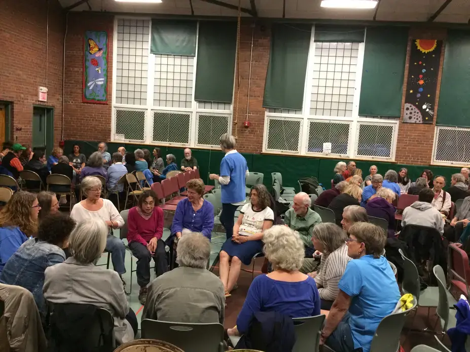Curious residents and others gather for discussion of a recent Hands Across the Hills Kentucky visit. Image by Richie Davis. United States, 2018.