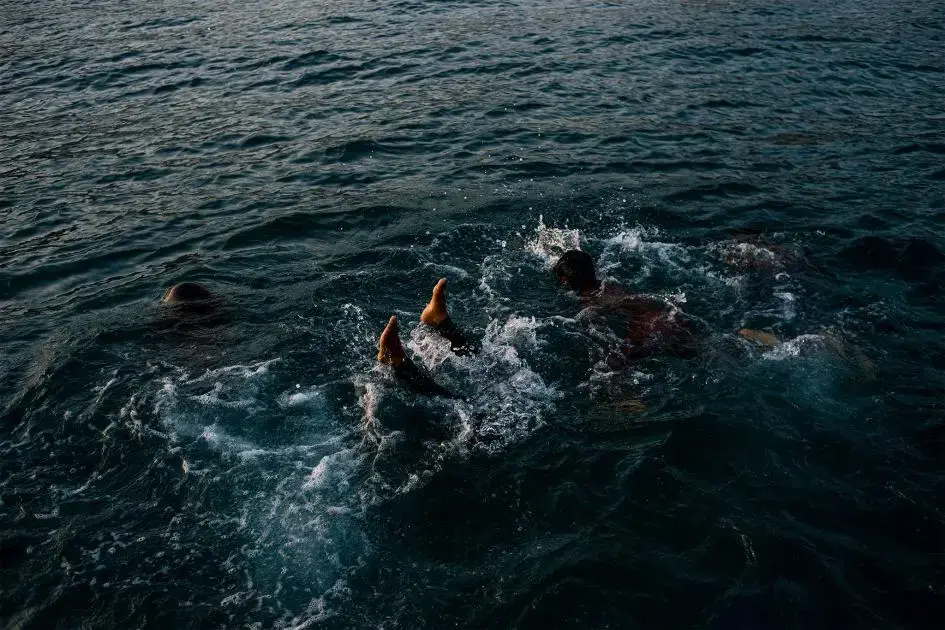 Boys swim in the water near Bir Fuqum, Yemen. Image by Alex Potter. Yemen, 2018.