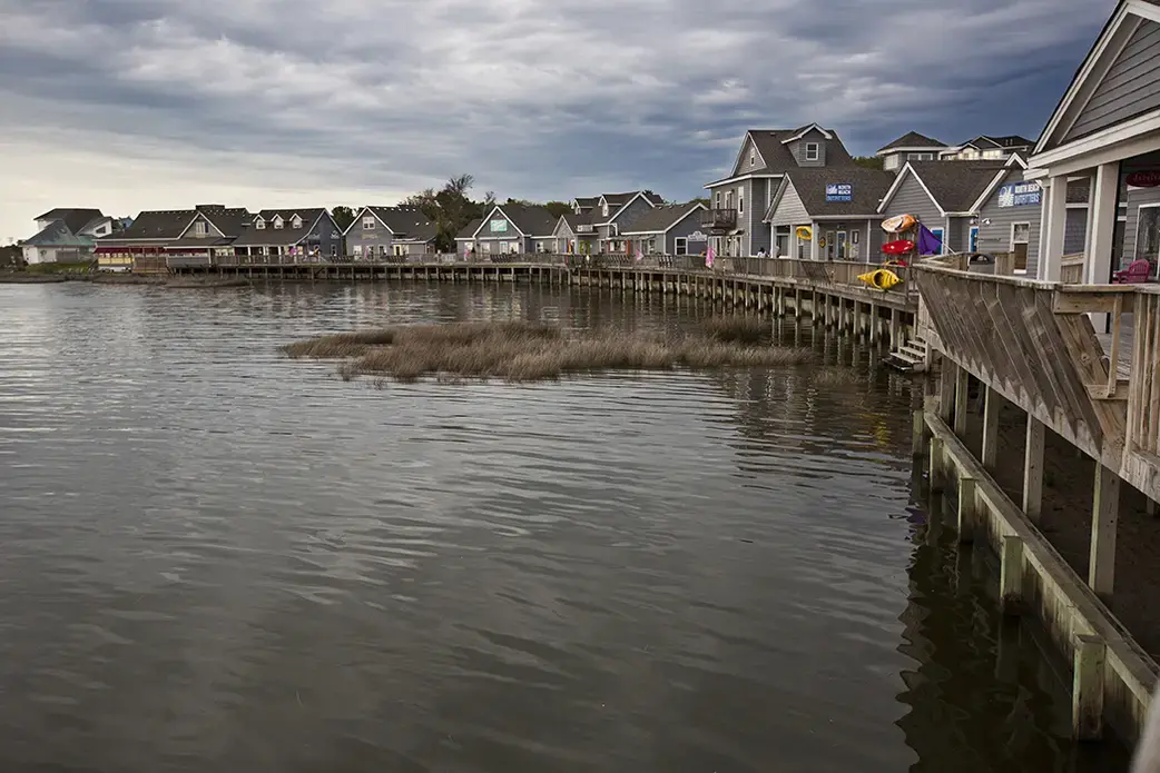 A waterfront pier in Duck, North Carolina. Image by aceshot1 / Shutterstock.com. United States, 2014.