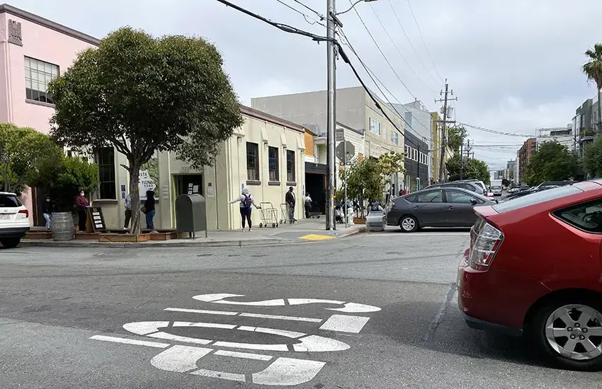 At food lines wrapping around blocks, Mission District residents talk about the difficulty of getting state assistance. Image by Lydia Chávez. United States, 2020.