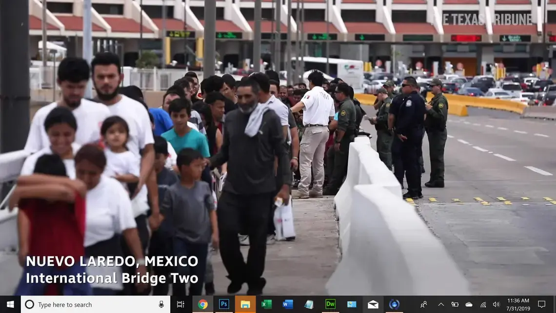 Migrants wait on the international bridge to the United States in Nuevo Laredo. Image by the Texas Tribune. Mexico, 2019.