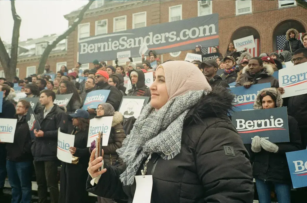 Somia Elrowmeim participates in a rally for Bernie Sanders. Image by Hana Elias. United States, 2019.