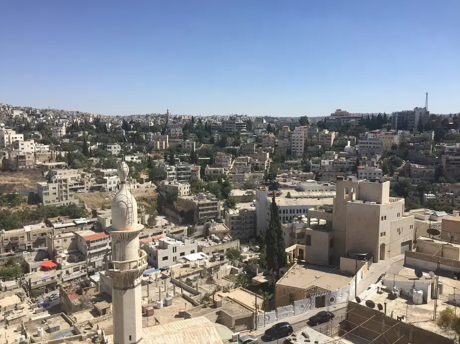 Almost 85% of Syrian refugees in Jordan live outside the country's refugee camps, in urban areas such as Amman. Delivering services to this dispersed and sometimes hidden community remains a constant challenge. Image by Rachel Townzen. Jordan, 2016.