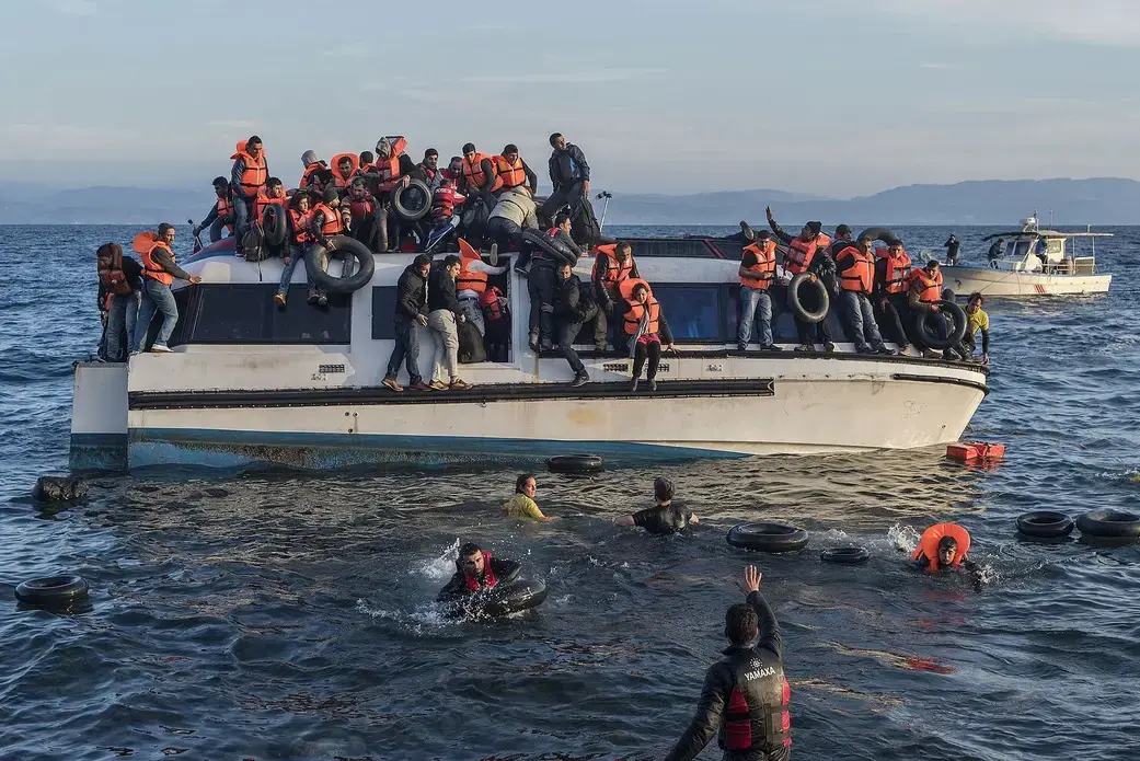 Syrian and Iraqi refugees arrive on the island of Lesbos. Image by Georgios Giannopoulos. Greece, 2015. Courtesy Wiki Commons.
