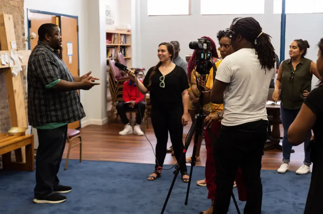 A student interviews a man at Hope House, a transitional home in Chicago, during Free Spirit Media's News West summer program. Image by Claire Seaton. United States, 2019.
