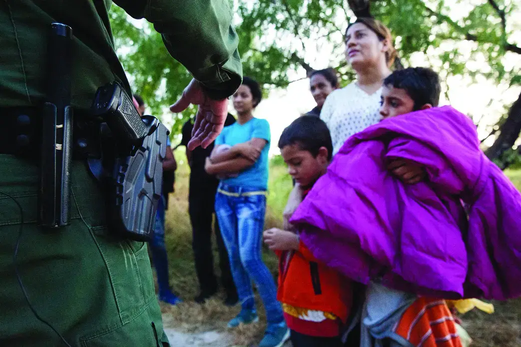 Border Patrol agents apprehend a group of migrants from Honduras at the southern border. Image by Jinitzail Hernández. United States, 2019.