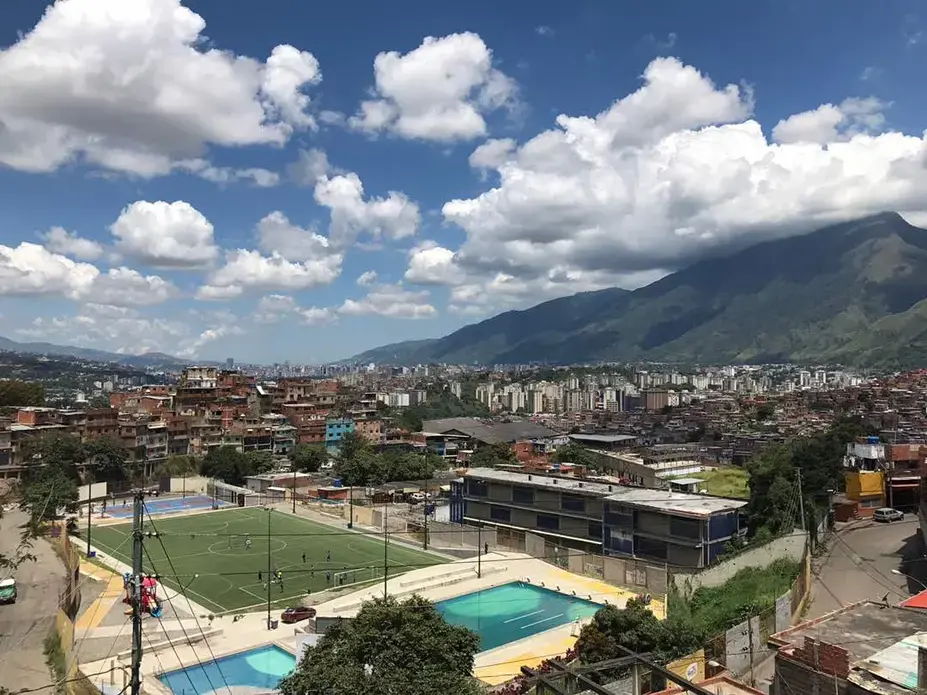 Caracas from Barrio Mesuca in South Petare (one of the biggest slum's of Latin America). Image by Lila Franco. Venezuela, 2017.