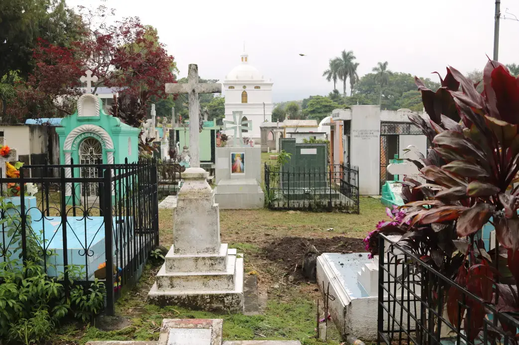 Muddy pathways weave in and out of gravestones at the Cementerio Municipal Santa Tecla.&nbsp;Image by Lauryn Claassen. El Salvador, 2017.