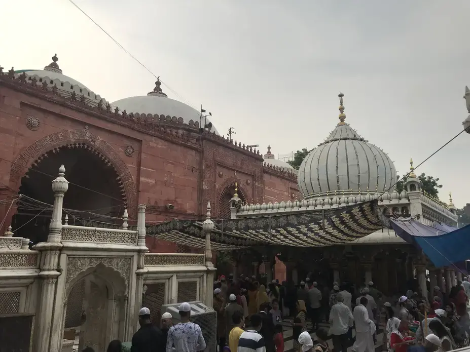 The dargah of 14th-century Sufi saint Nizamuddin Auliya in New Delhi. Image by Nikhil Mandalaparthy. India, 2019.