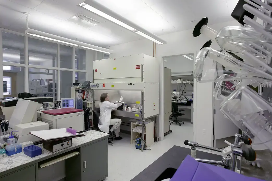 FDA Life Sciences Laboratory I, which houses the Center for Drug Evaluation and Research and the Center for Devices and Radiological Health. Image by FDA / Flickr. United States, undated.