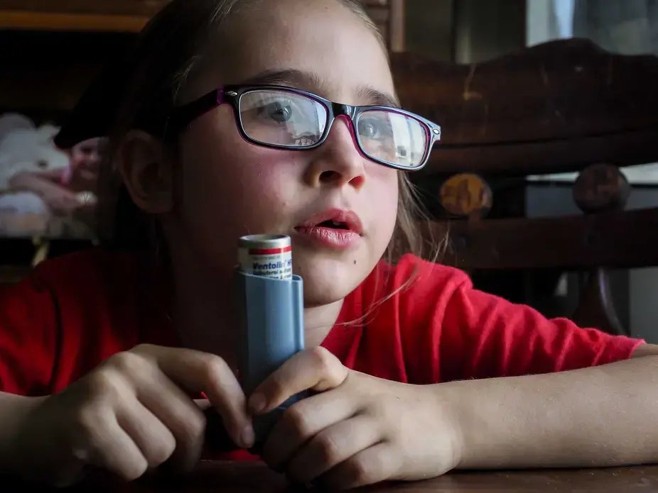 Like many children in the San Joaquin Valley, six-year-old Kira Hinslea suffers from severe asthma. On many days, she must stay indoors due to the air pollution outside. Image by Larry C. Price. California, 2018.