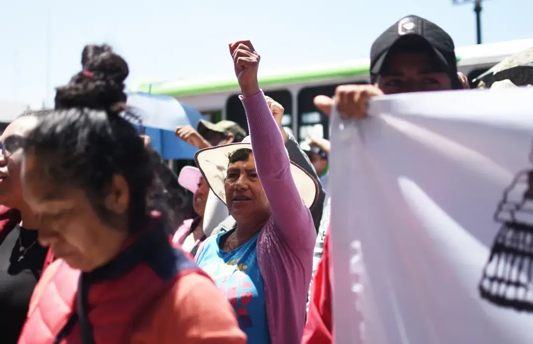 A woman raises her fist during a Mazahua Frente protest in Toluca. The advocacy group demanded to speak with the governor about their concerns. Image by Meg Vatterott. Mexico, 2018.
