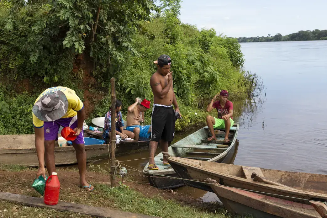 In San Lorenzo, a village on the Mamoré River, which forms part of the border between Brazil and Bolivia, fishermen have only been catching paiche for the last four years. Before that, they say, they had never seen the fish in their river. Image by Felipe Luna. Bolivia, 2018.
