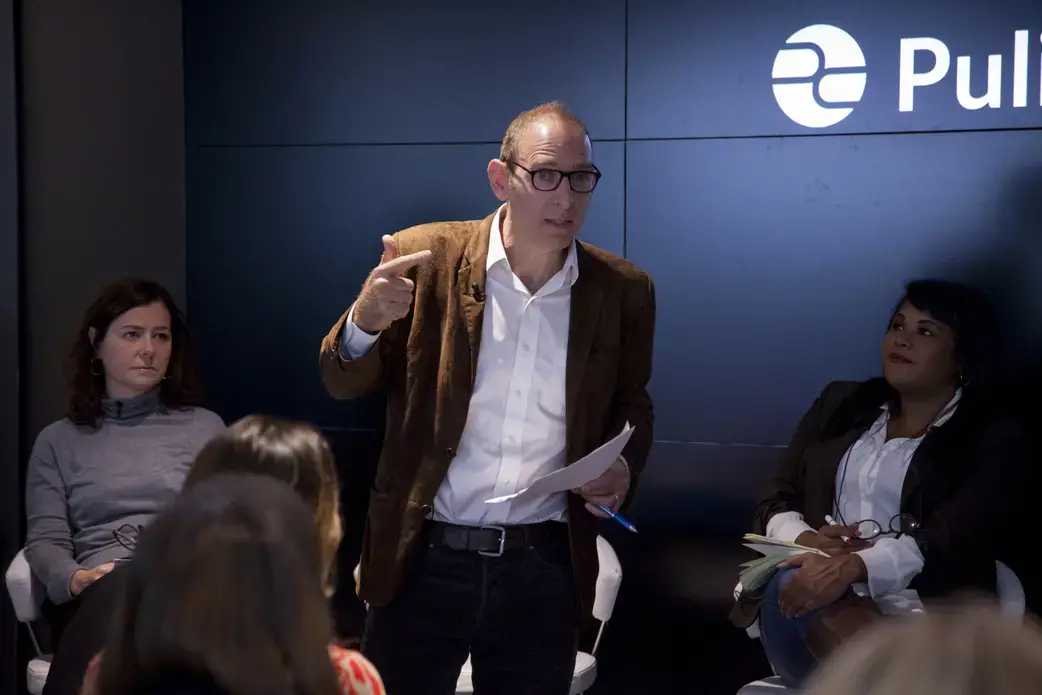 Dan Ephron, Foreign Policy Executive Editor for News, advised student fellows on how to effectively communicate their ideas in their pitches. Image by Jin Ding. United States, 2018. 