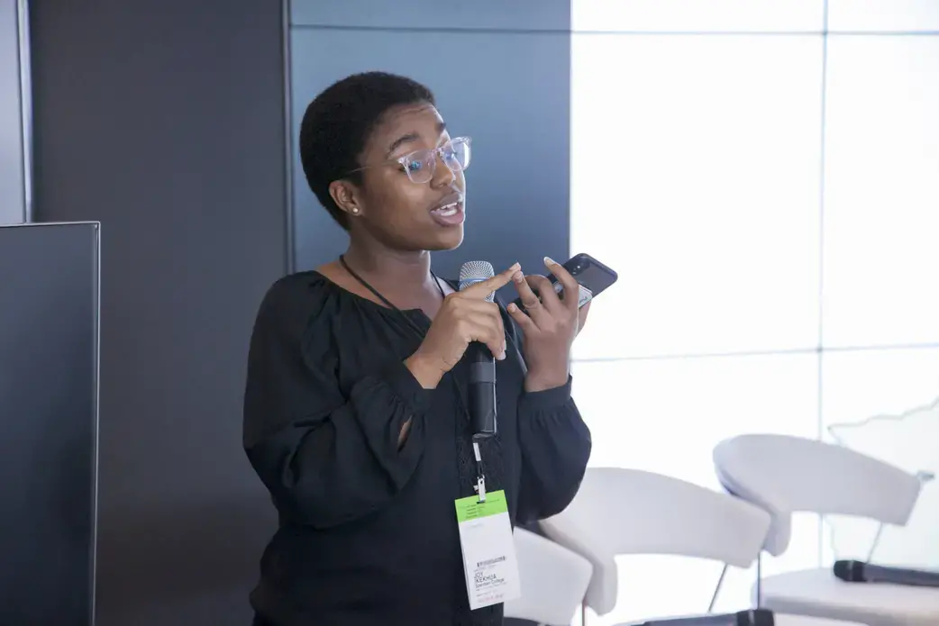 Joy Ikekhua (Spelman Colege) presents her global reporting project at 2018 Washington Weekend. Image by Jin Ding. United States, 2018.