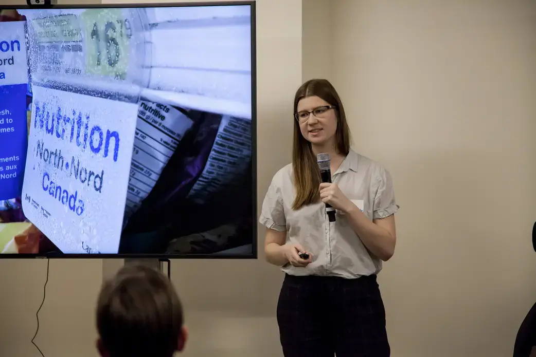 Julie De Meulemeester (McGill University) presents her global reporting project at 2018 Washington Weekend. Image by Jin Ding. United States, 2018.