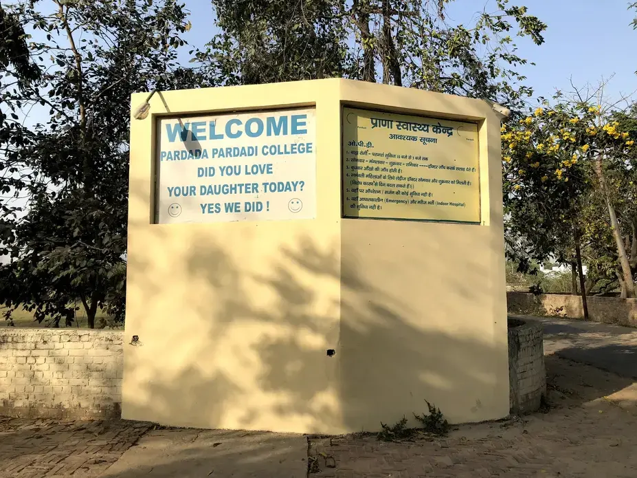 Murals around the school help drive the message of equality home. Image by Annalisa Merelli. India, 2018. 