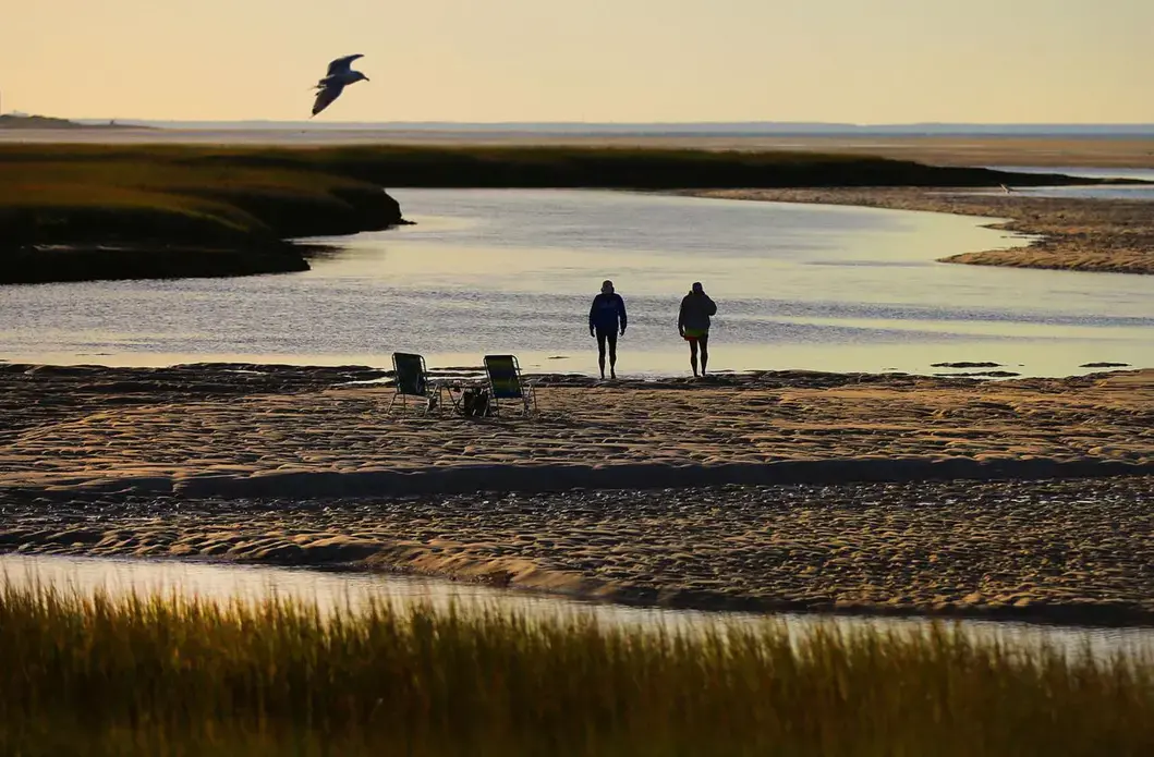 A sandbar at low tide at Grays Beach. Image by John Tlumacki. United States, 2019.