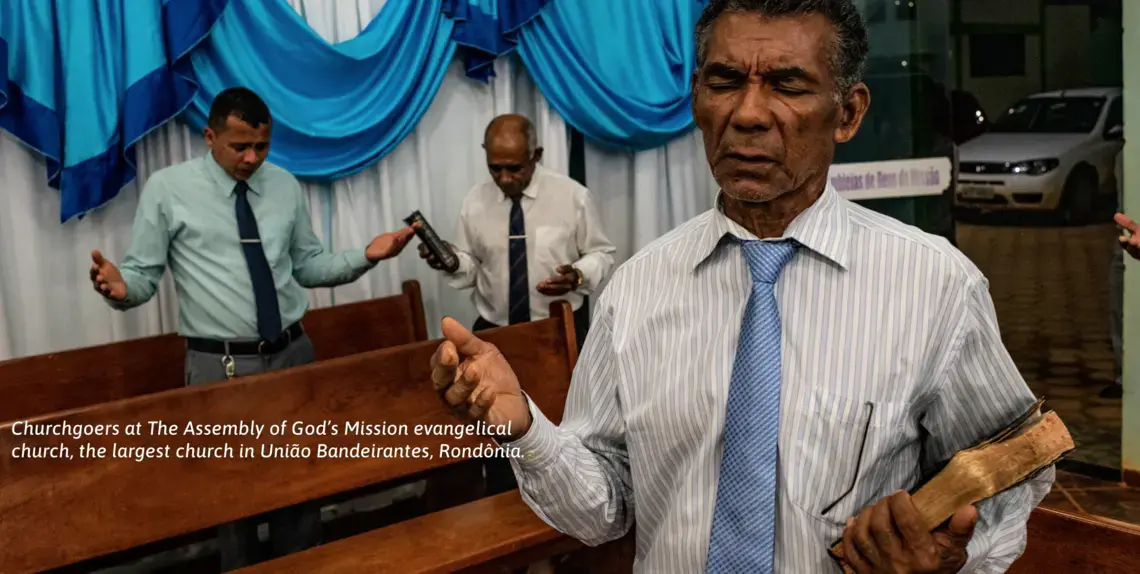 Churchgoers at The Assembly of God’s Mission evangelical church, the largest church in União Bandeirantes, Rondônia. Image by Sebastián Liste. Brazil, 2019.
