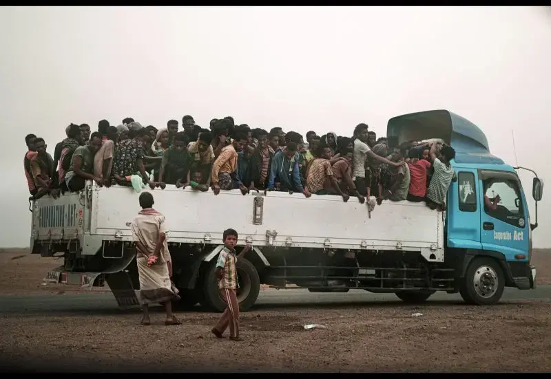 Migrants who arrived by sea are moved by smugglers to a makeshift shelter, called a 'hosh' in Arabic, in Ras al-Ara , Lahj, Yemen, July 23, 2019. Most dream of reaching Saudi Arabia, and earning enough to escape poverty. But even if they reach their destination, there is not guarantee they can stay; the kingdom often expels them. Image by AP Photo / Nariman El-Mofty. Yemen, 2019.