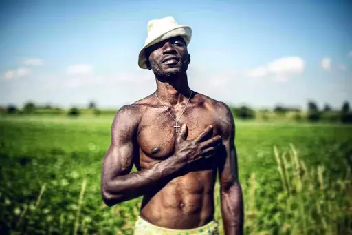 Israel, a 30-year-old Nigerian refugee poses for a portrait in the countryside of Bavaria, Germany. Image by Angèlica Ekeke. Germany, 2019.