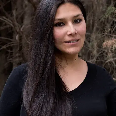 Karen Gil headshot