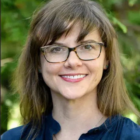 Amy Scott Headshot