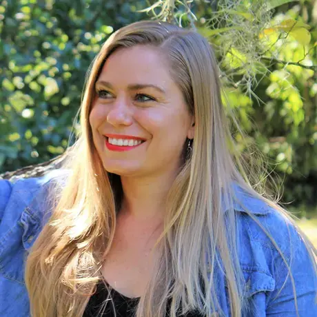 Becca Burton headshot
