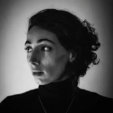 Stephania Headshot