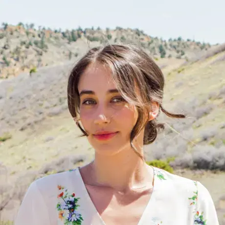 Esther Honig Headshot