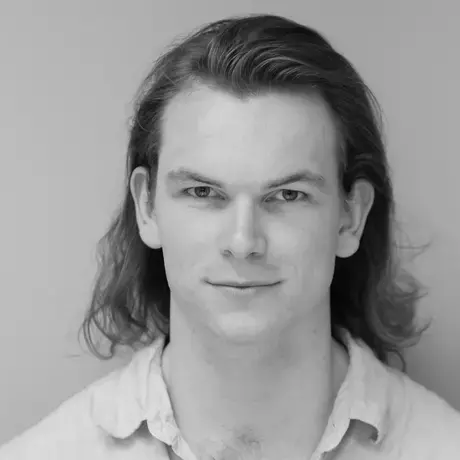 Angus Chapman headshot