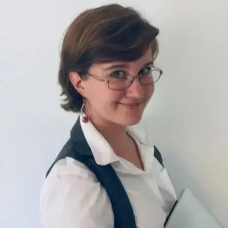Christina Orieschnig headshot