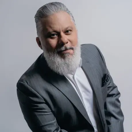 Headshot of Ray Salazar